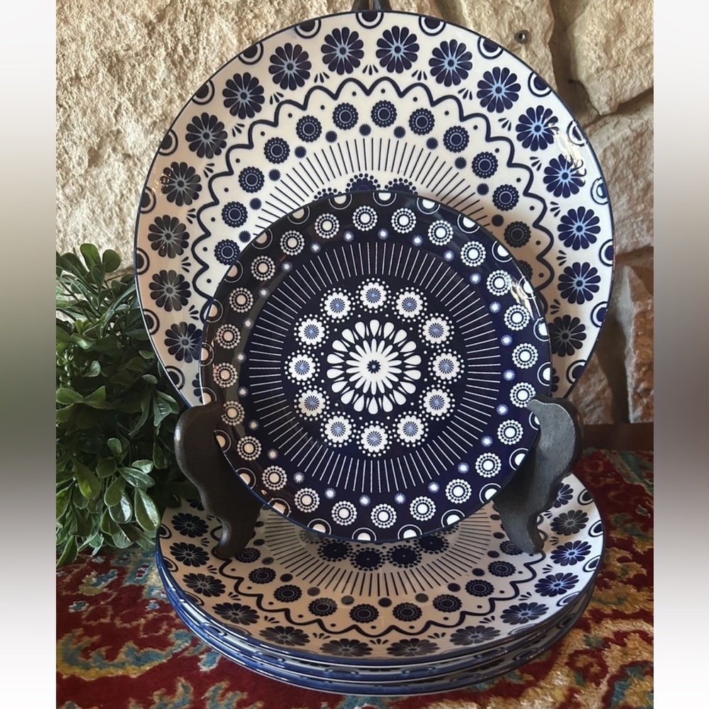 8 Piece Set 21st & Main Plates Blue White 4 Dinner 4 Salad/Dessert NWOT‎